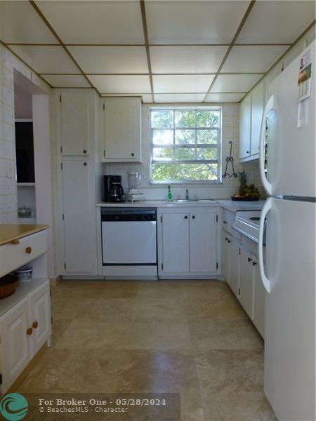 For Sale: $209,000 (2 beds, 2 baths, 960 Square Feet)
