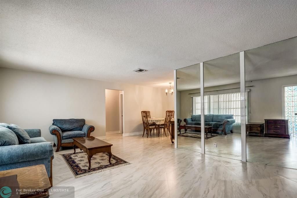 For Sale: $366,000 (2 beds, 2 baths, 1612 Square Feet)