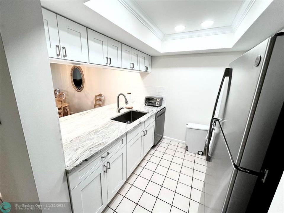 For Rent: $5,500 (2 beds, 2 baths, 1039 Square Feet)