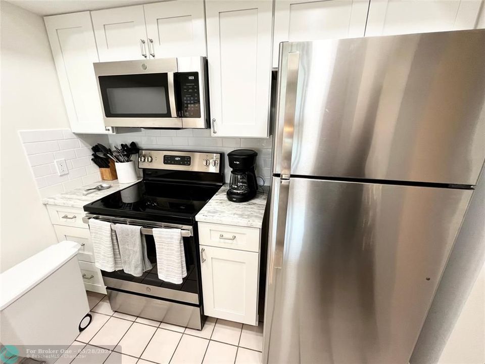 For Rent: $5,100 (2 beds, 2 baths, 1039 Square Feet)