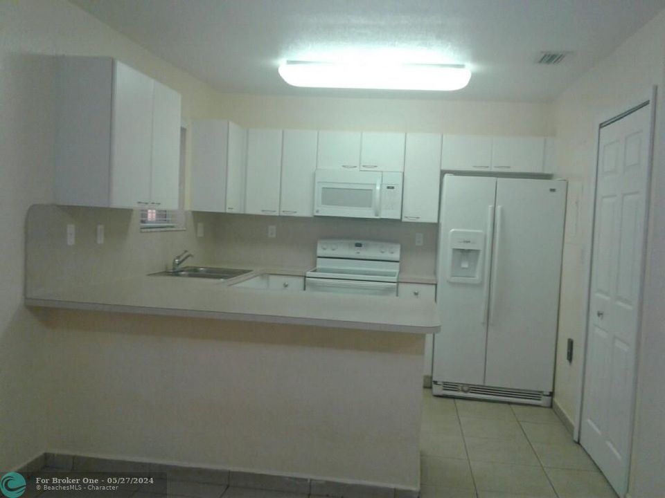 For Rent: $2,800 (3 beds, 2 baths, 1188 Square Feet)