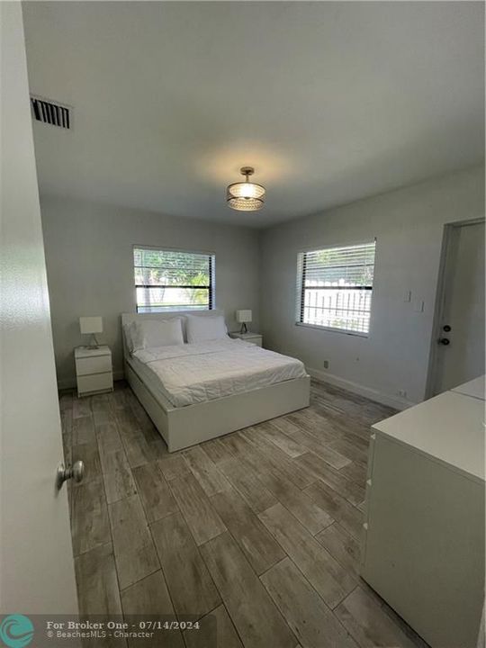 For Rent: $2,300 (1 beds, 1 baths, 3545 Square Feet)