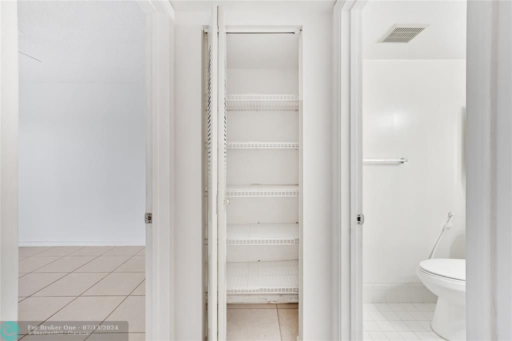 待售: $210,000 (2 贝兹, 1 浴室, 953 平方英尺)