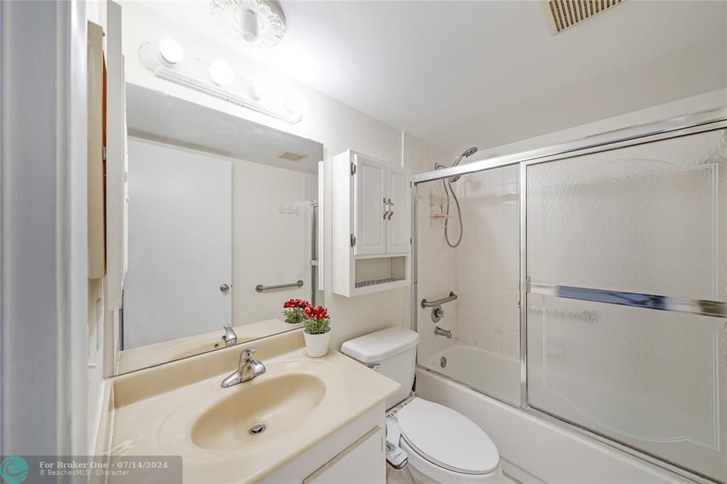 待售: $210,000 (2 贝兹, 1 浴室, 953 平方英尺)