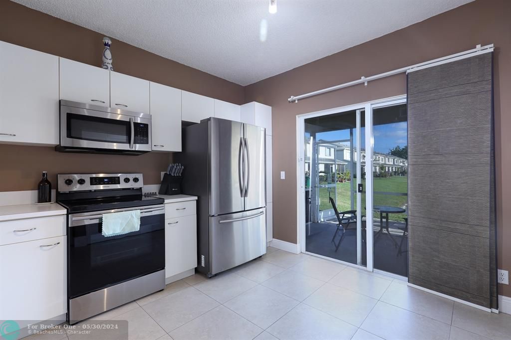 For Sale: $399,000 (2 beds, 1 baths, 1047 Square Feet)
