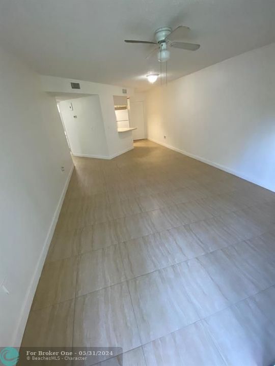 Active With Contract: $1,800 (1 beds, 1 baths, 810 Square Feet)