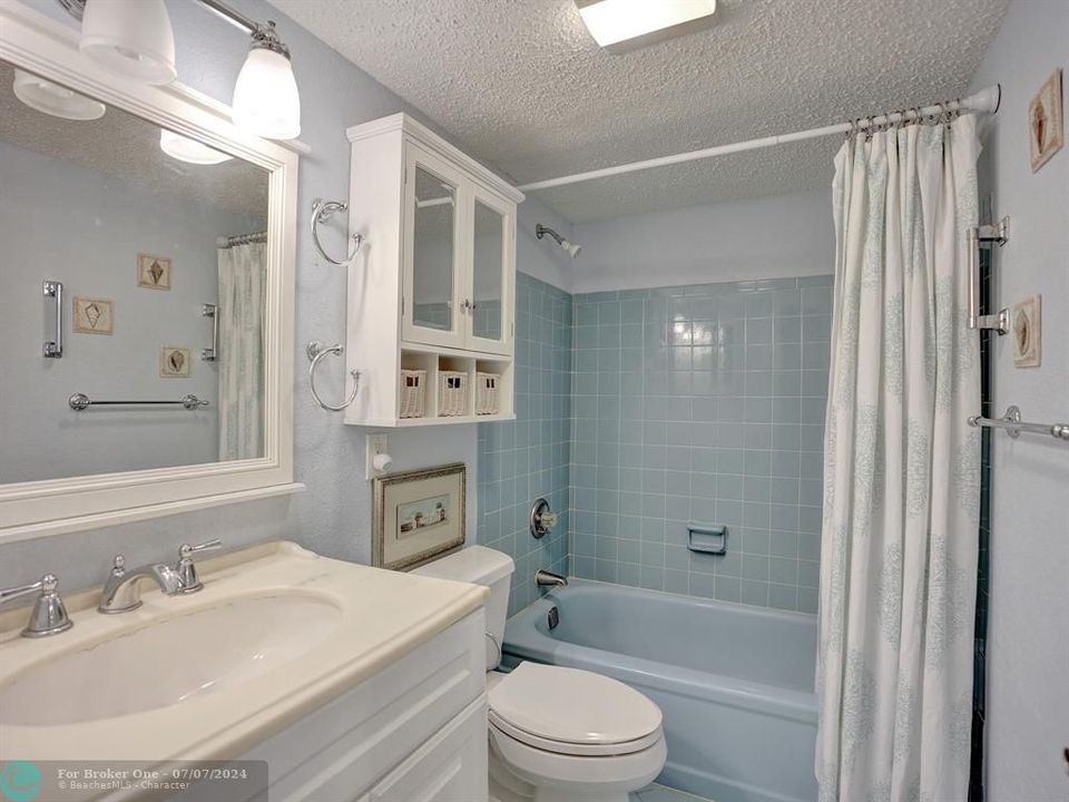待售: $157,000 (2 贝兹, 2 浴室, 990 平方英尺)