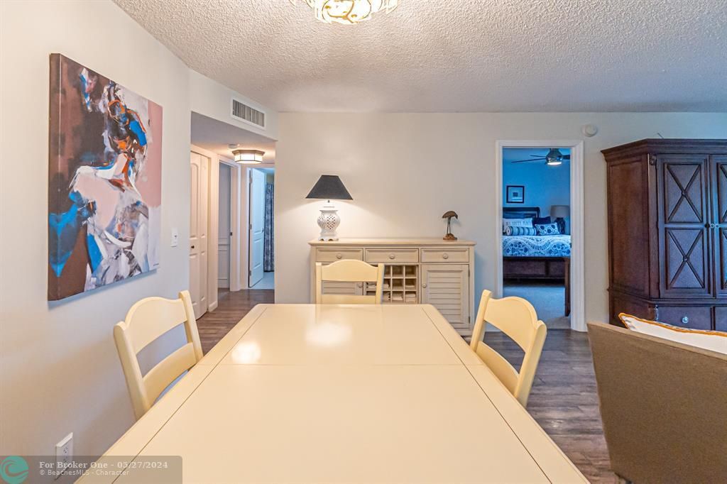 For Sale: $214,999 (2 beds, 2 baths, 1000 Square Feet)