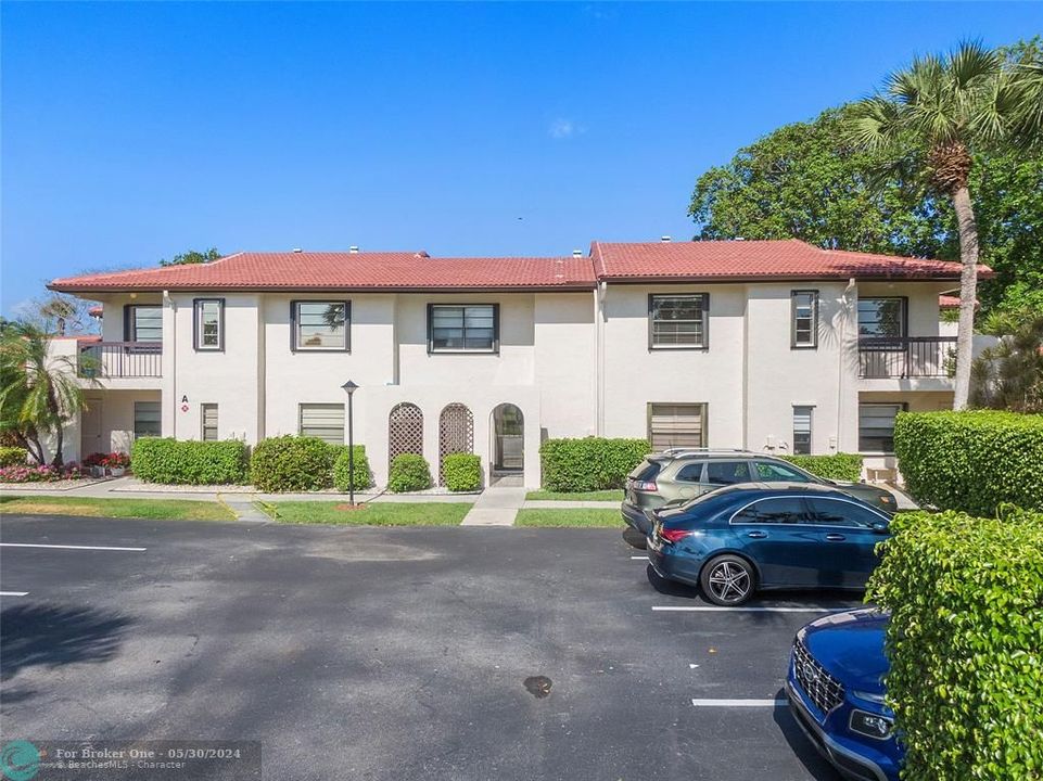 Active With Contract: $359,000 (3 beds, 2 baths, 1411 Square Feet)