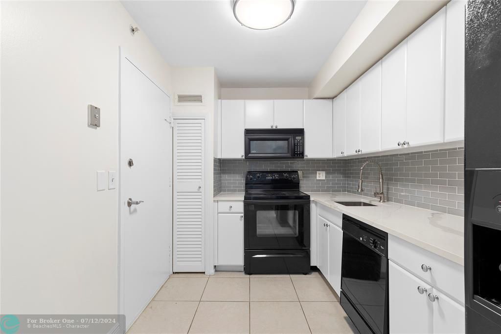 For Rent: $3,000 (2 beds, 2 baths, 1120 Square Feet)