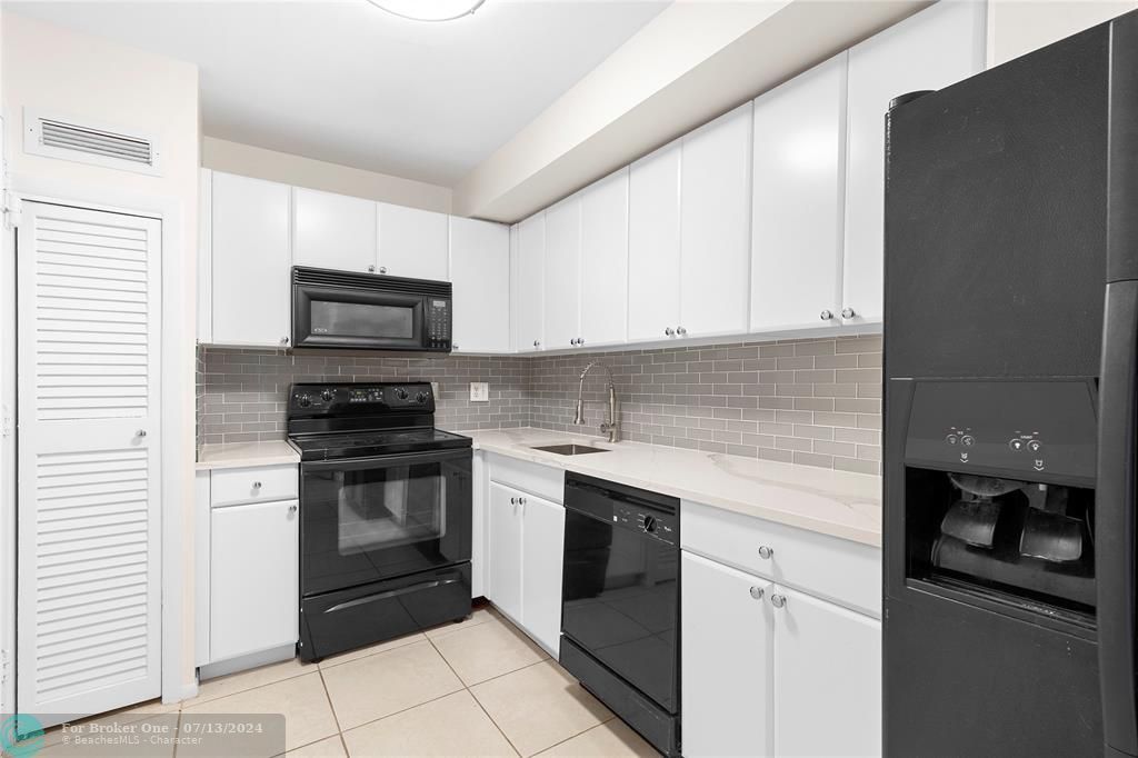 For Rent: $3,000 (2 beds, 2 baths, 1120 Square Feet)