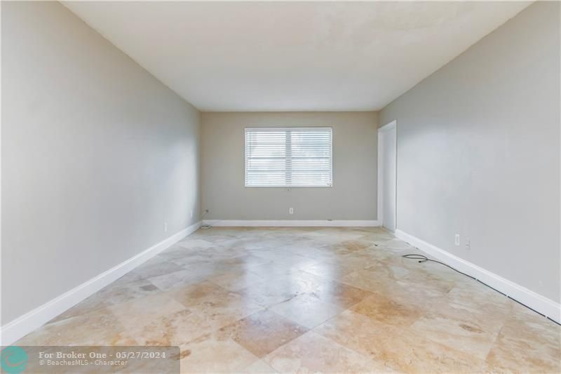 Active With Contract: $2,100 (2 beds, 2 baths, 1060 Square Feet)