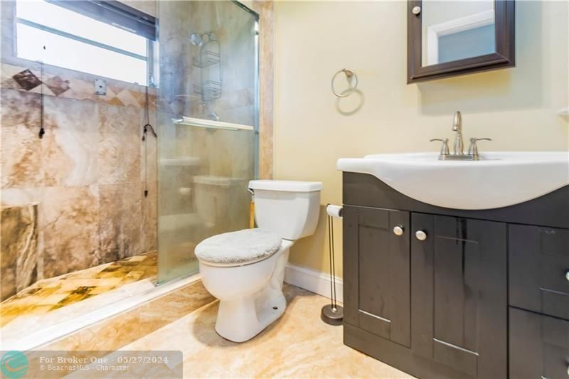 Active With Contract: $2,100 (2 beds, 2 baths, 1060 Square Feet)