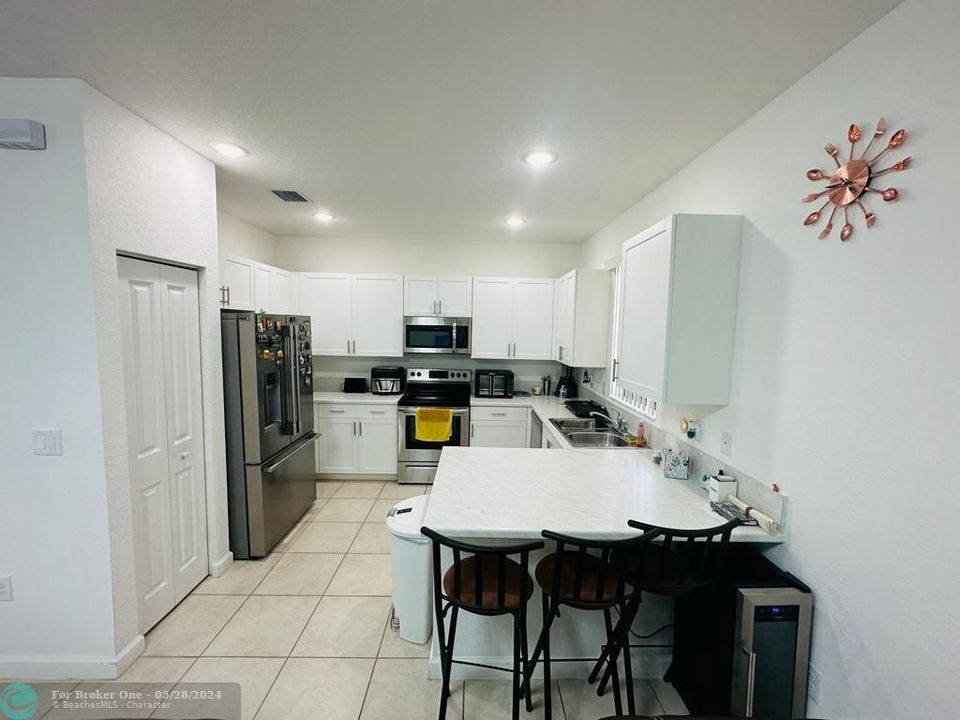 For Sale: $600,000 (3 beds, 2 baths, 1378 Square Feet)