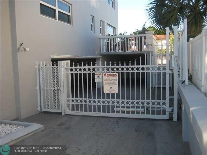 For Rent: $3,500 (2 beds, 2 baths, 1300 Square Feet)