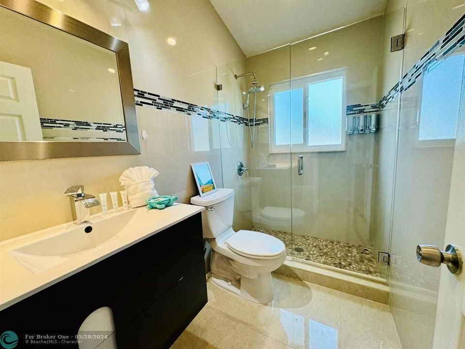 出租: $5,000 (3 贝兹, 2 浴室, 1499 平方英尺)