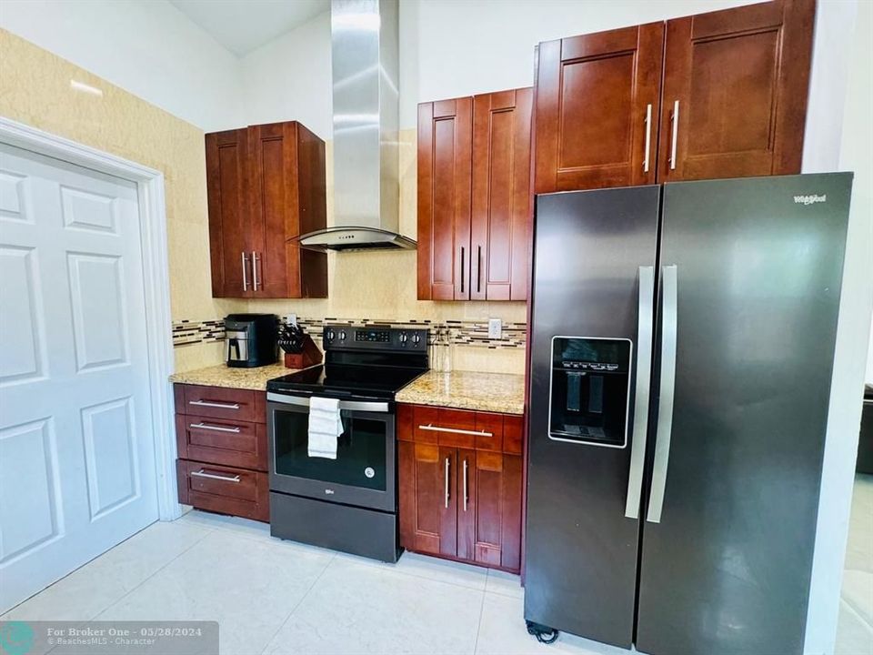 For Rent: $5,000 (3 beds, 2 baths, 1499 Square Feet)