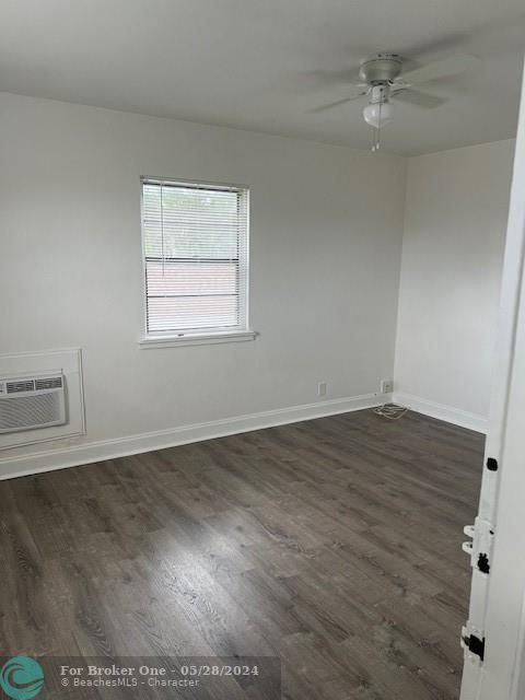 For Sale: $1,450 (1 beds, 1 baths, 3206 Square Feet)