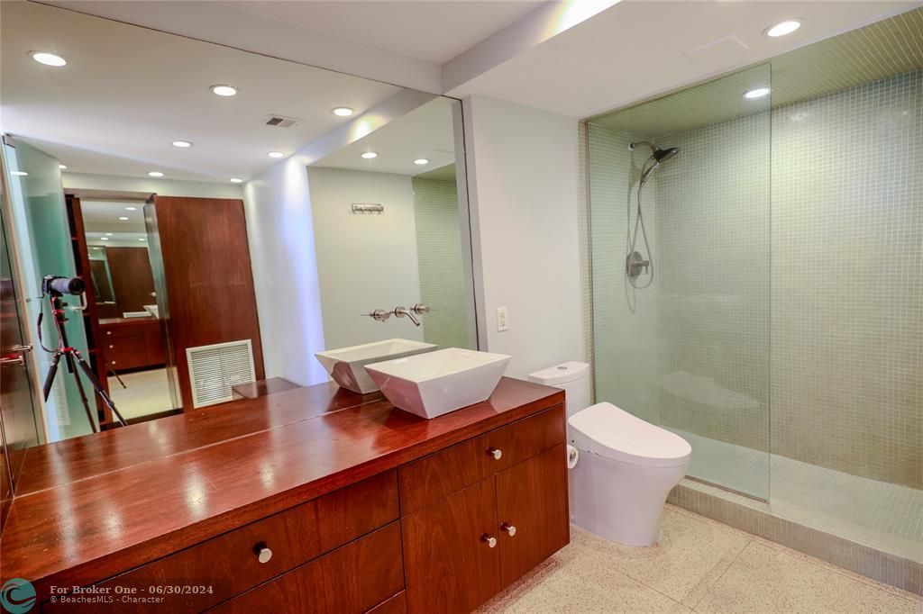 待售: $599,000 (1 贝兹, 1 浴室, 950 平方英尺)