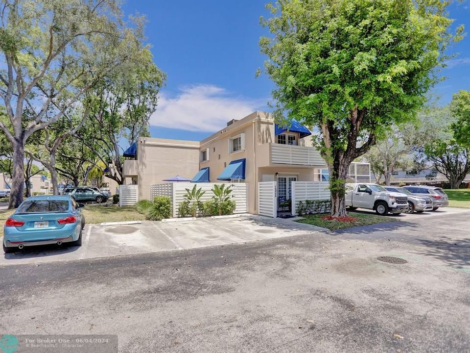 Active With Contract: $440,000 (2 beds, 1 baths, 1248 Square Feet)