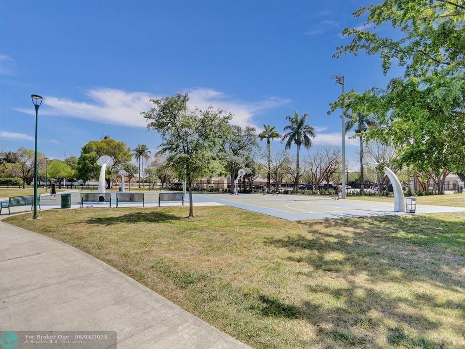 Active With Contract: $440,000 (2 beds, 1 baths, 1248 Square Feet)