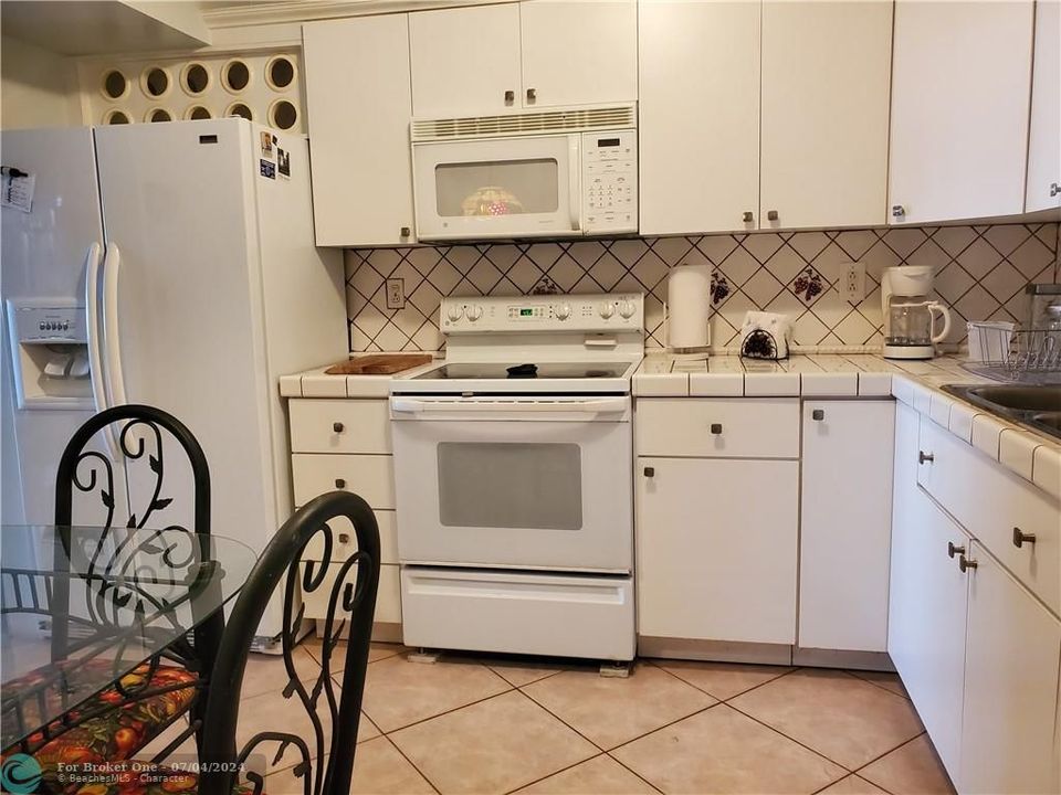 For Rent: $4,850 (2 beds, 2 baths, 1459 Square Feet)