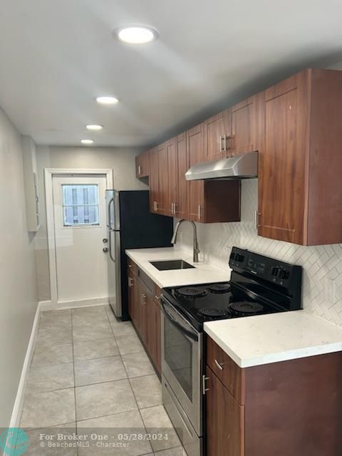 For Sale: $2,100 (2 beds, 1 baths, 700 Square Feet)