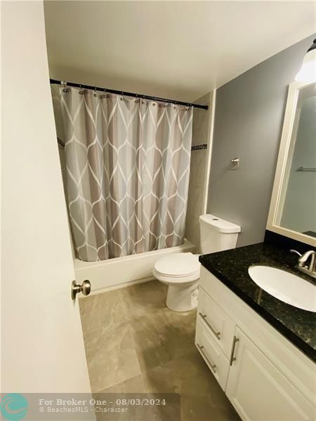 Active With Contract: $2,300 (2 beds, 2 baths, 1190 Square Feet)