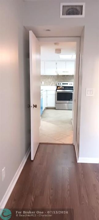 For Rent: $2,100 (2 beds, 2 baths, 986 Square Feet)