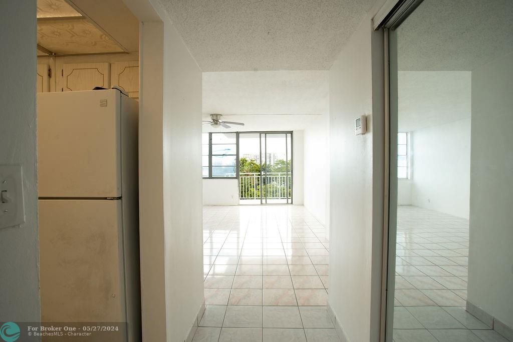 For Sale: $180,000 (1 beds, 1 baths, 857 Square Feet)