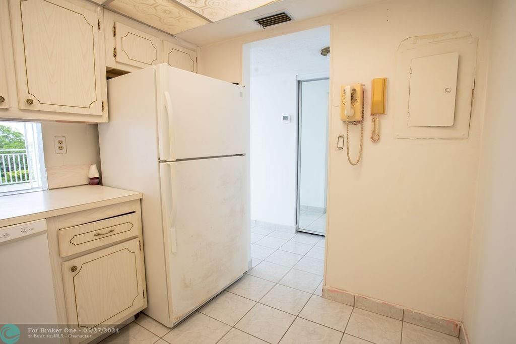 For Sale: $180,000 (1 beds, 1 baths, 857 Square Feet)