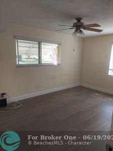 For Sale: $480,000 (2 beds, 1 baths, 909 Square Feet)