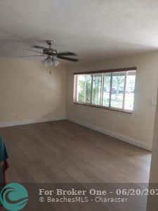 For Sale: $480,000 (2 beds, 1 baths, 909 Square Feet)