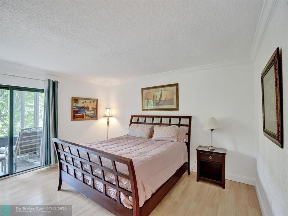 For Sale: $318,750 (2 beds, 2 baths, 1121 Square Feet)