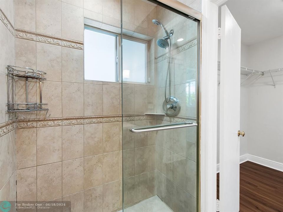 出租: $5,650 (3 贝兹, 2 浴室, 2104 平方英尺)