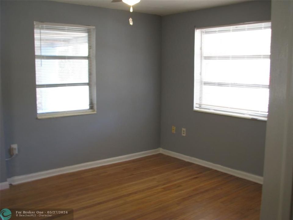 For Rent: $1,800 (1 beds, 1 baths, 736 Square Feet)