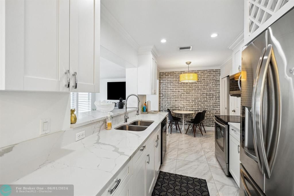 For Sale: $780,000 (2 beds, 2 baths, 1339 Square Feet)