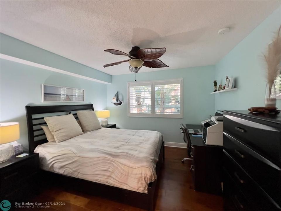 For Rent: $3,000 (2 beds, 2 baths, 1054 Square Feet)