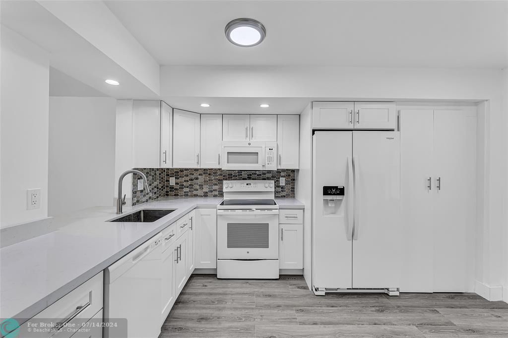 For Sale: $248,000 (2 beds, 2 baths, 1110 Square Feet)
