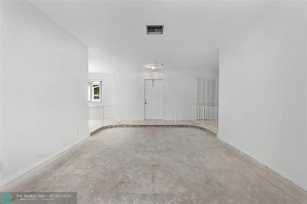 Active With Contract: $615,000 (3 beds, 2 baths, 1724 Square Feet)