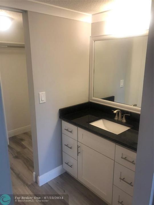 For Rent: $2,650 (2 beds, 2 baths, 935 Square Feet)