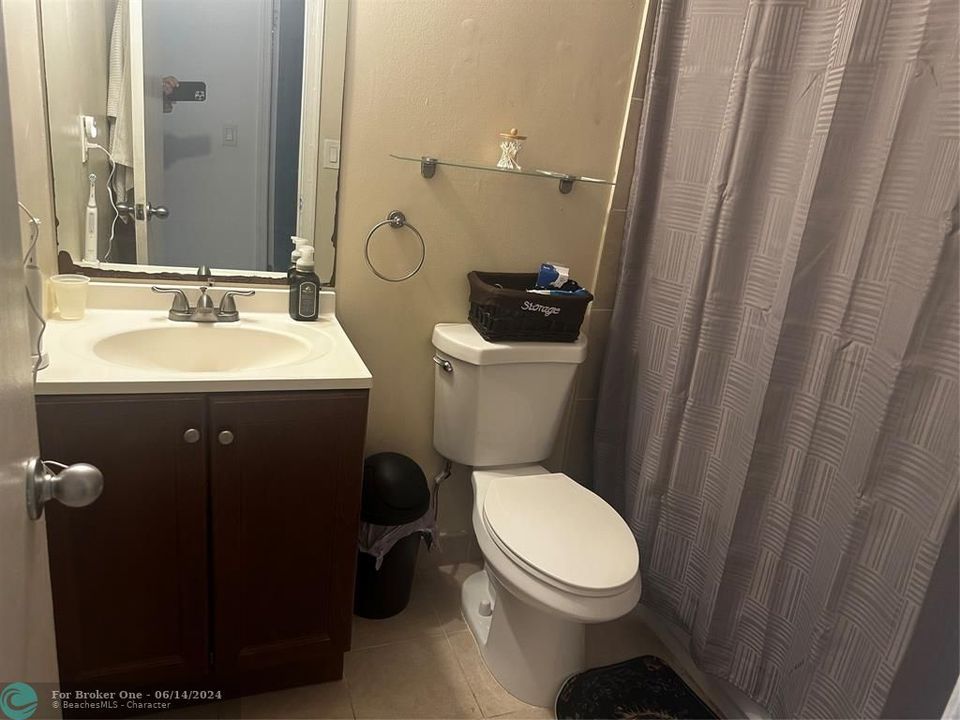 For Sale: $2,100 (2 beds, 2 baths, 1042 Square Feet)