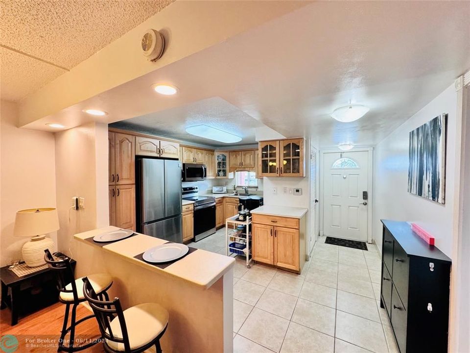 For Sale: $270,000 (2 beds, 2 baths, 1170 Square Feet)