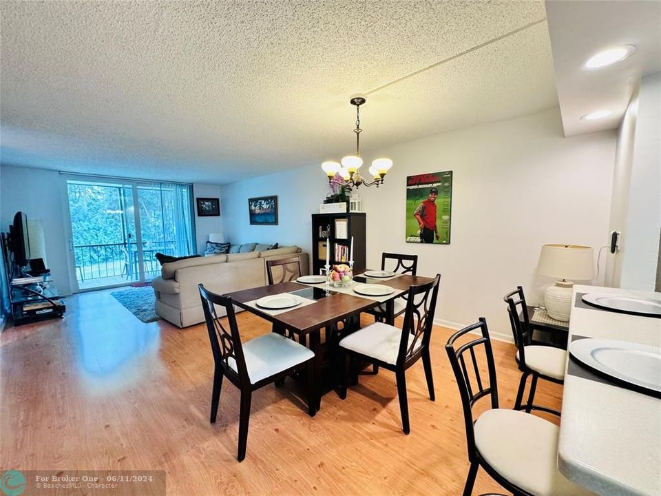 For Sale: $247,000 (2 beds, 2 baths, 1170 Square Feet)
