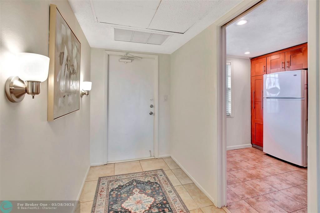 For Sale: $300,000 (2 beds, 2 baths, 1150 Square Feet)