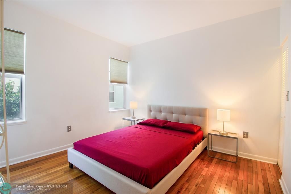 For Sale: $250,000 (1 beds, 1 baths, 515 Square Feet)