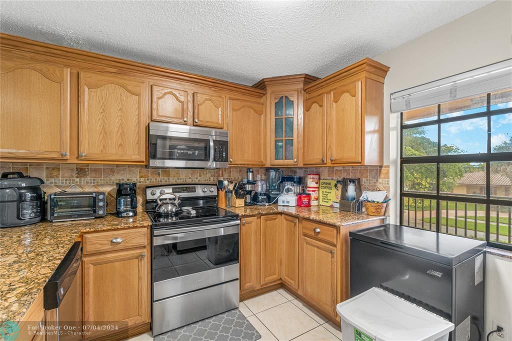 For Sale: $259,900 (2 beds, 2 baths, 1230 Square Feet)