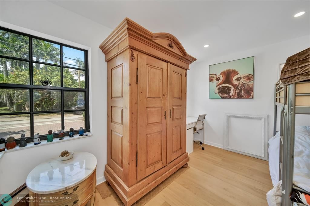 待售: $500,000 (4 贝兹, 2 浴室, 1401 平方英尺)