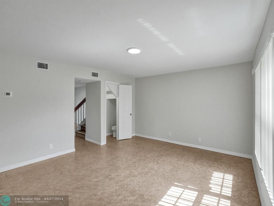 For Sale: $2,975 (3 beds, 2 baths, 1212 Square Feet)