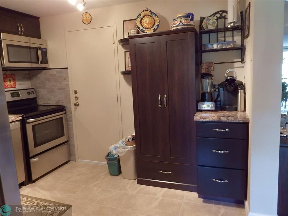 For Sale: $224,900 (2 beds, 2 baths, 1150 Square Feet)
